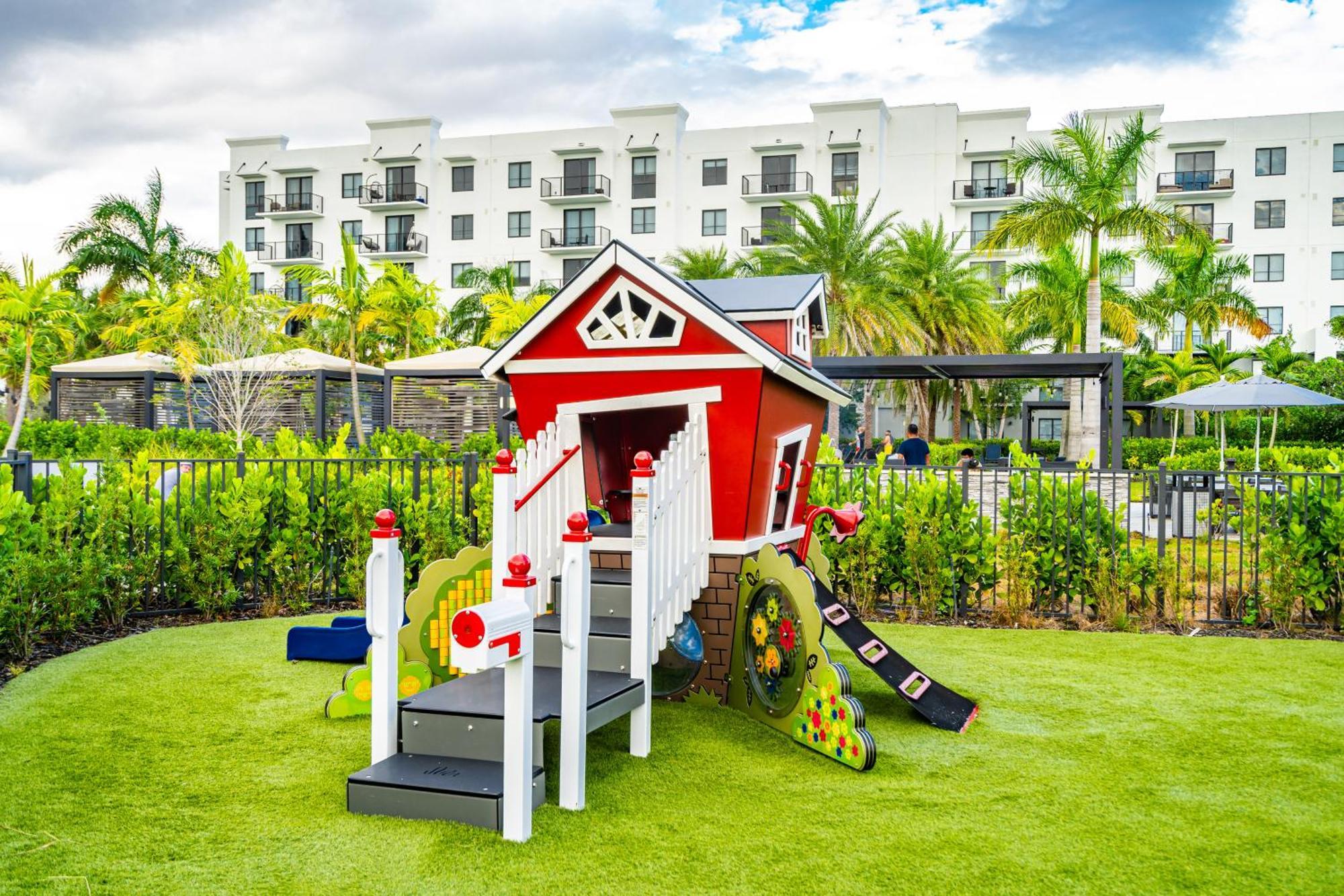 Amazing 2 Bedroom Unit In Doral Miami With Free Parking Hialeah Gardens Esterno foto