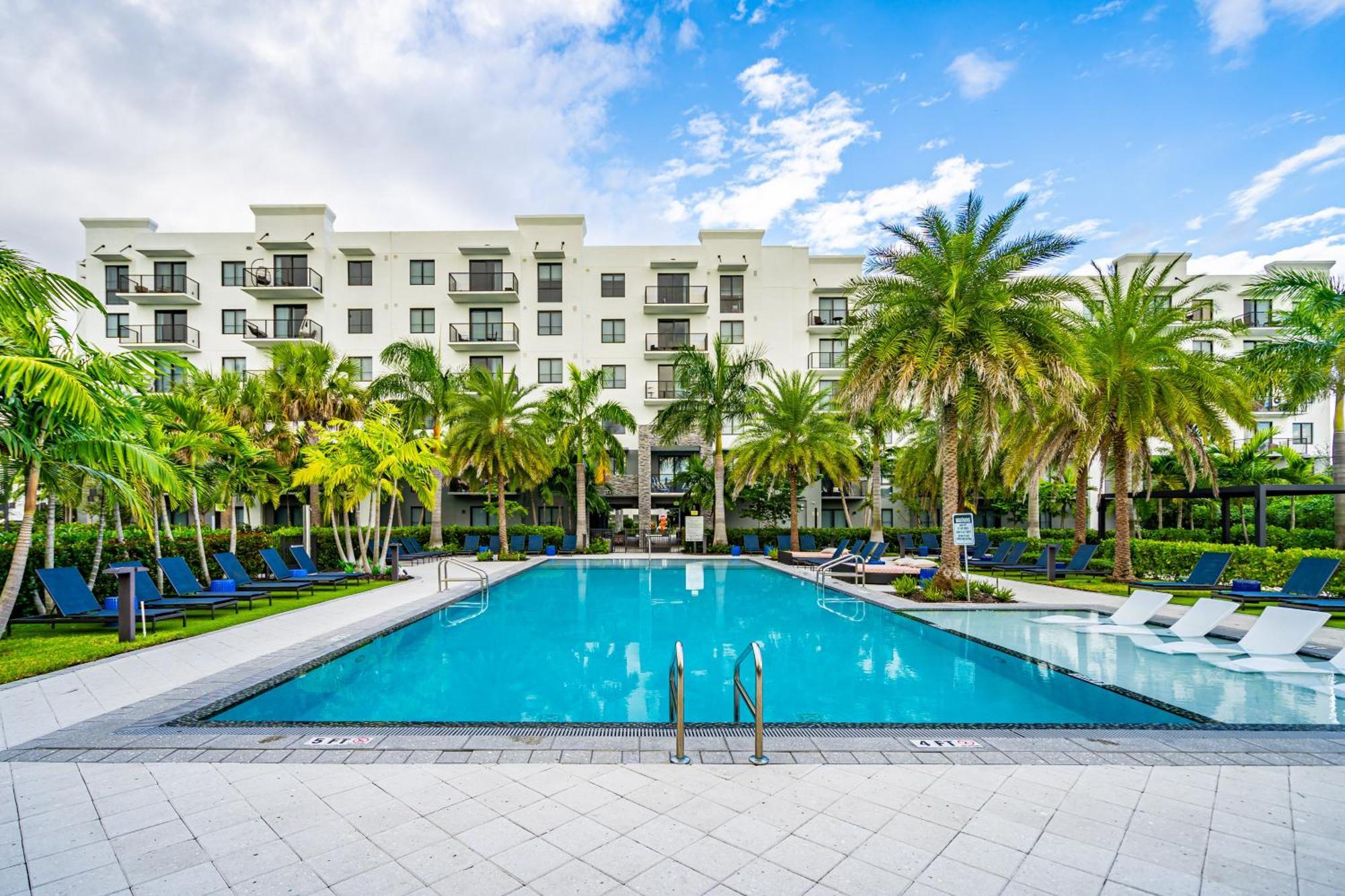 Amazing 2 Bedroom Unit In Doral Miami With Free Parking Hialeah Gardens Esterno foto