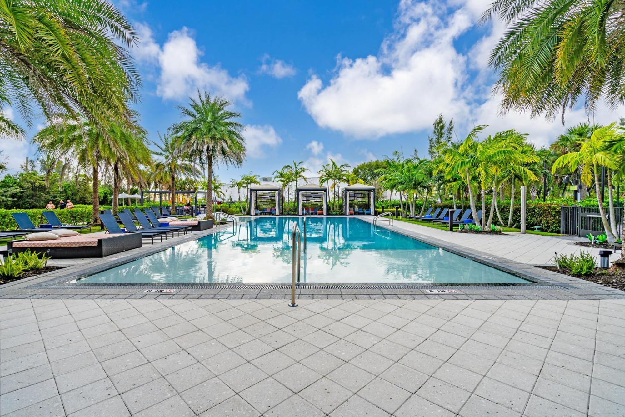 Amazing 2 Bedroom Unit In Doral Miami With Free Parking Hialeah Gardens Esterno foto