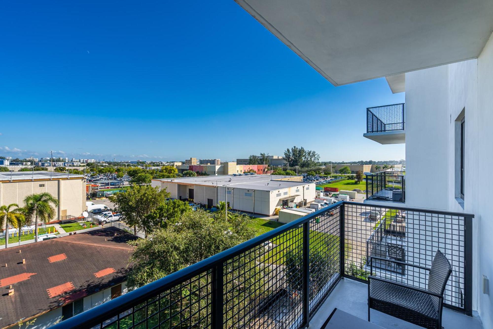 Amazing 2 Bedroom Unit In Doral Miami With Free Parking Hialeah Gardens Esterno foto