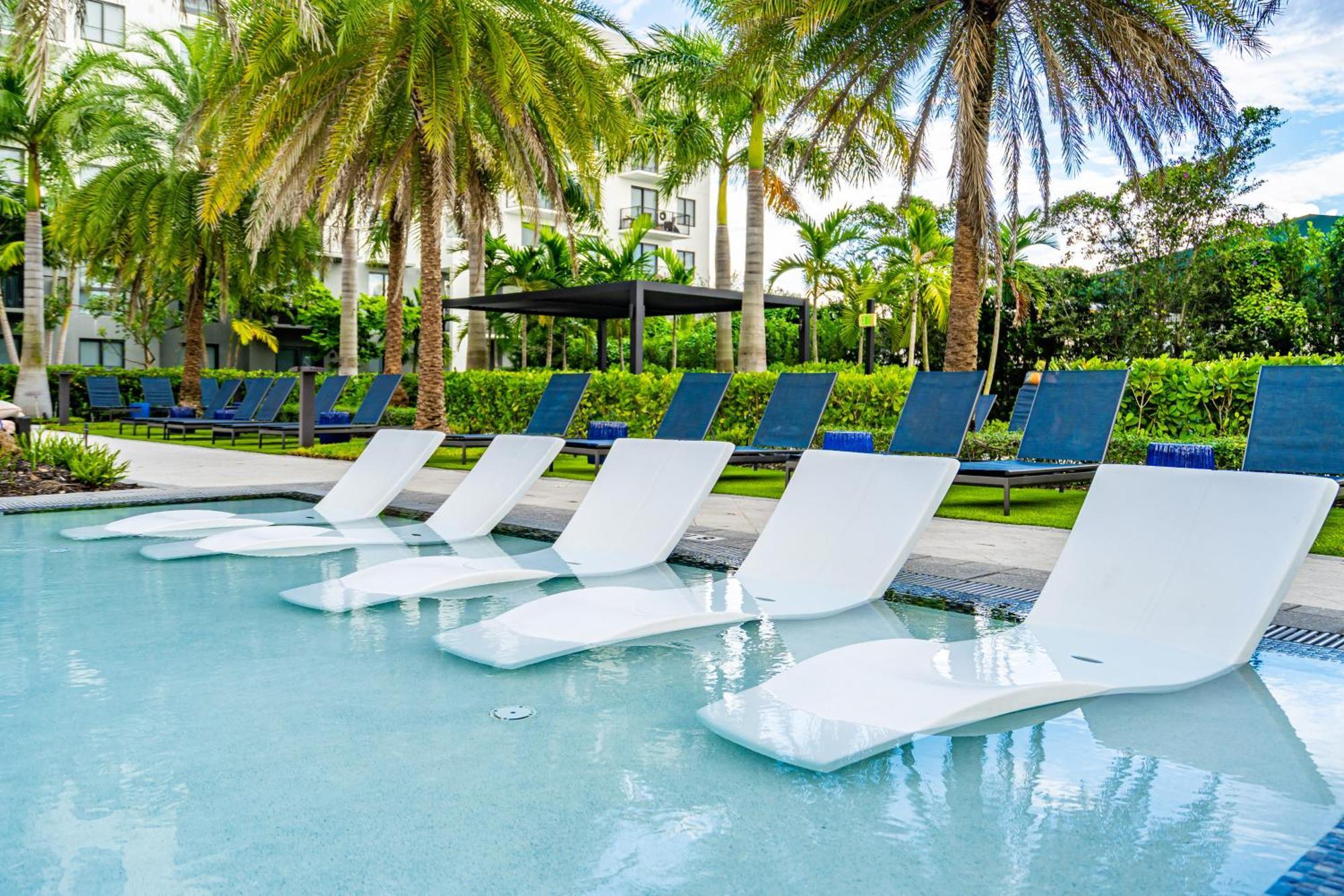 Amazing 2 Bedroom Unit In Doral Miami With Free Parking Hialeah Gardens Esterno foto