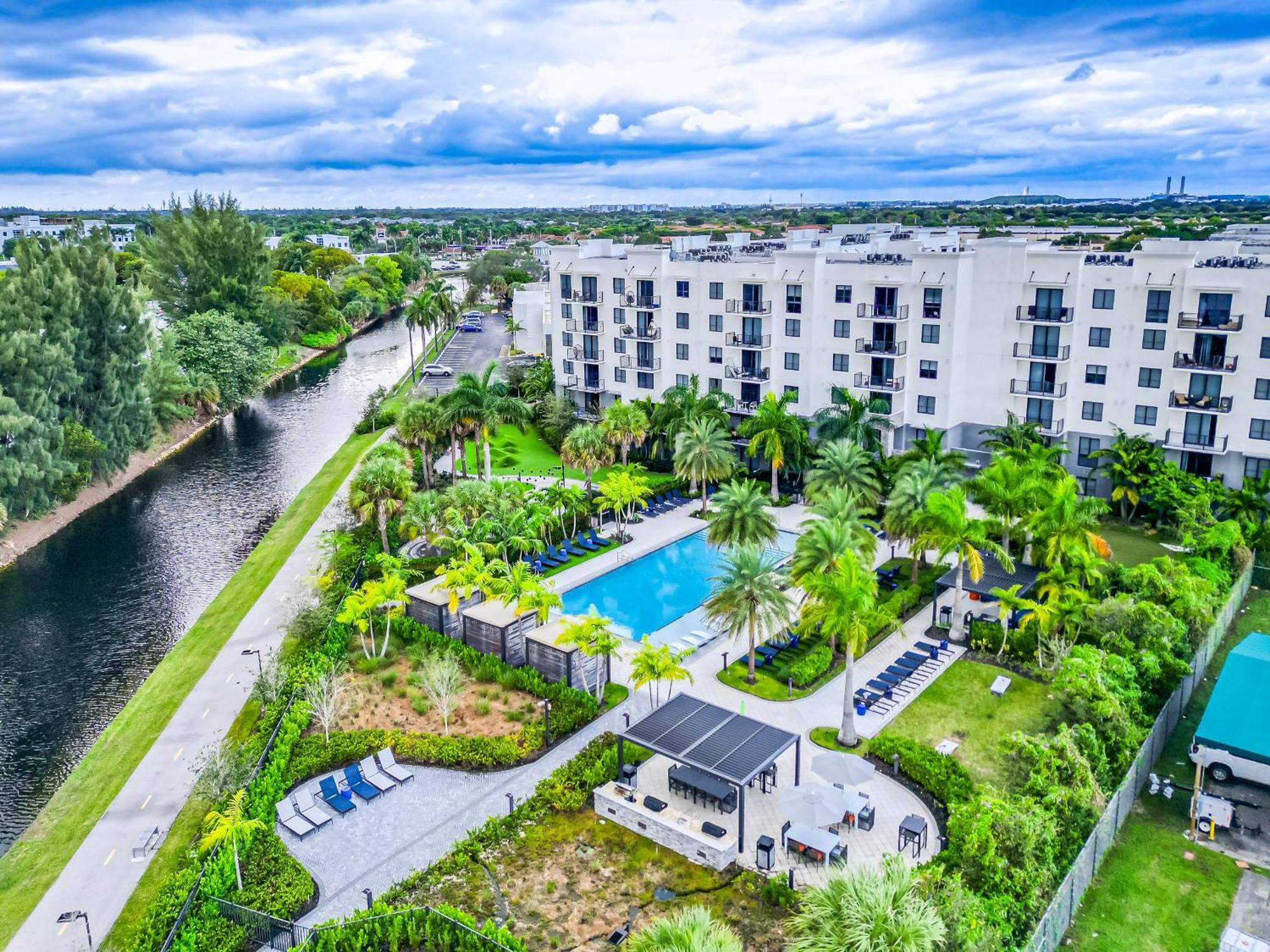 Amazing 2 Bedroom Unit In Doral Miami With Free Parking Hialeah Gardens Esterno foto