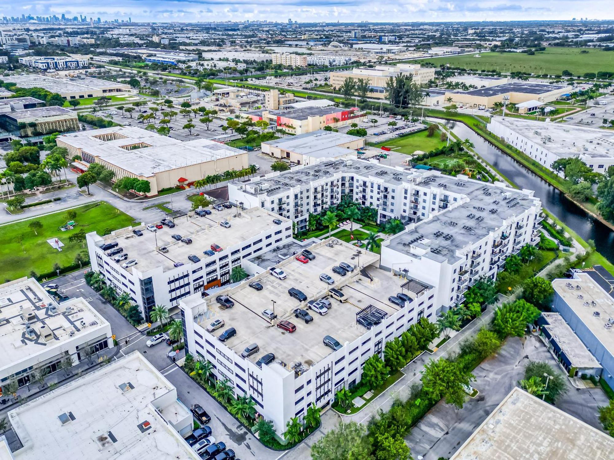 Amazing 2 Bedroom Unit In Doral Miami With Free Parking Hialeah Gardens Esterno foto